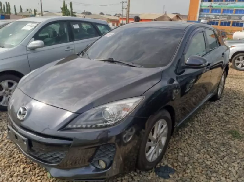 Mazda 3   - 2012