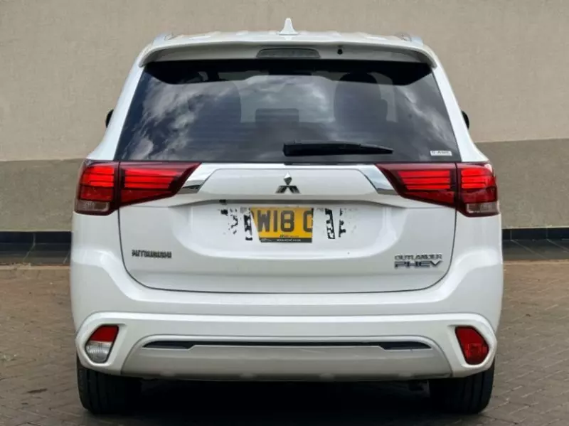 Mitsubishi Outlander hybrid    - 2018