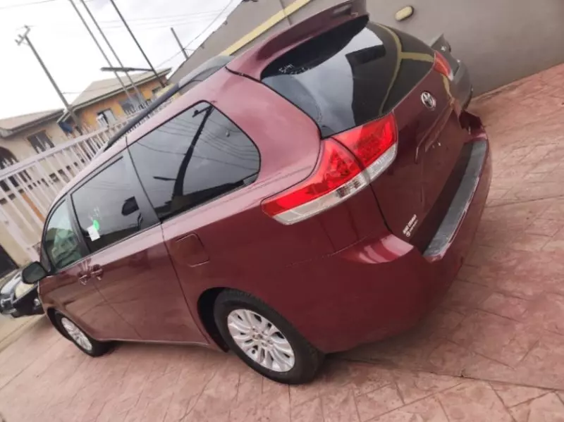 TOYOTA Sienna   - 2015