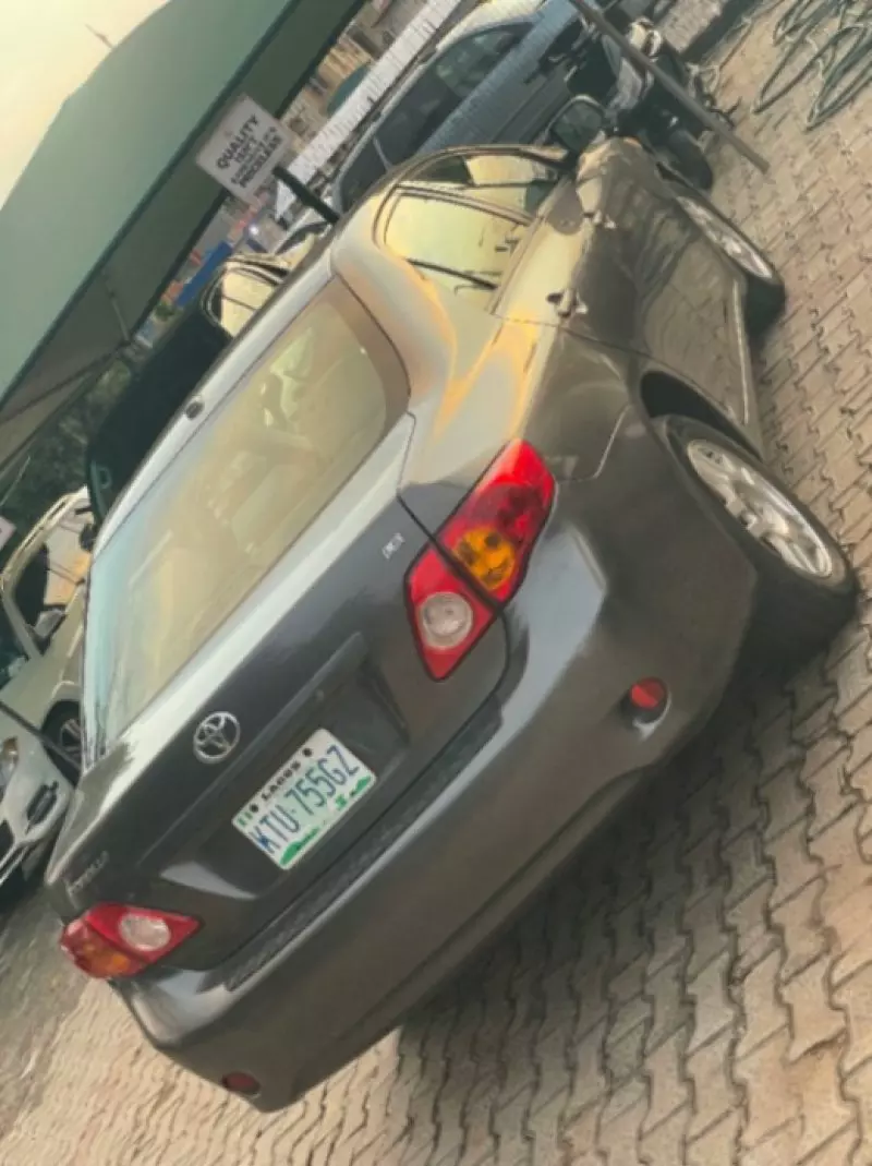 Toyota Corolla   - 2009