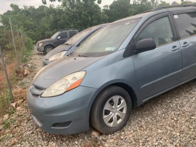 Toyota Sienna   - 2006
