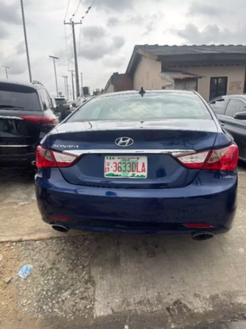 Hyundai Sonata   - 2013