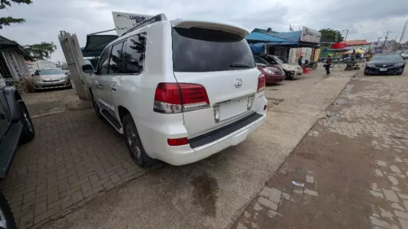Lexus LX 570   - 2013