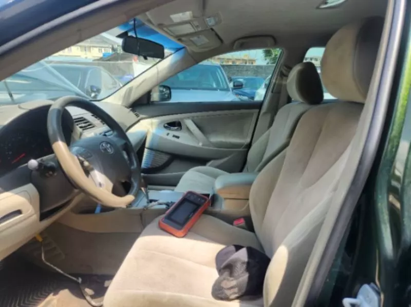 Toyota Camry   - 2010