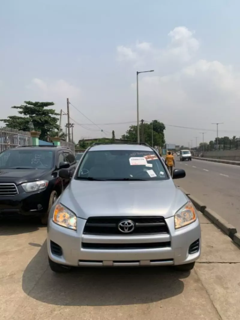 Toyota RAV 4   - 2010