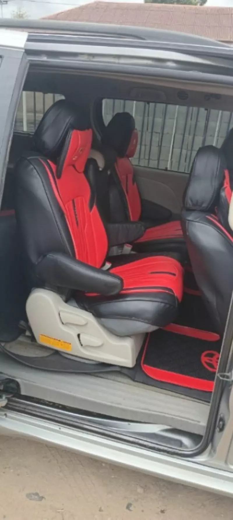 TOYOTA Sienna   - 2011