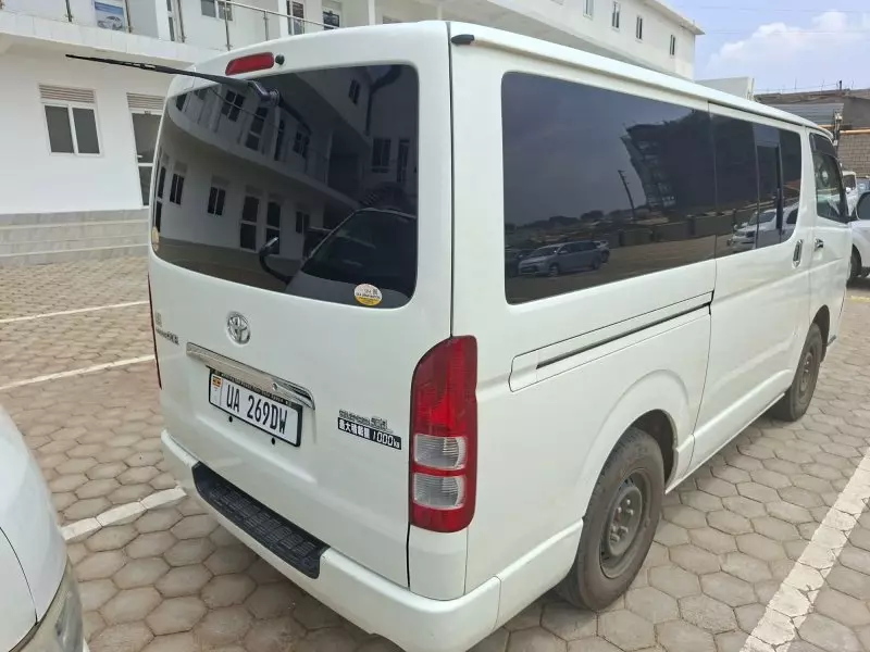 Toyota Hiace   - 2012