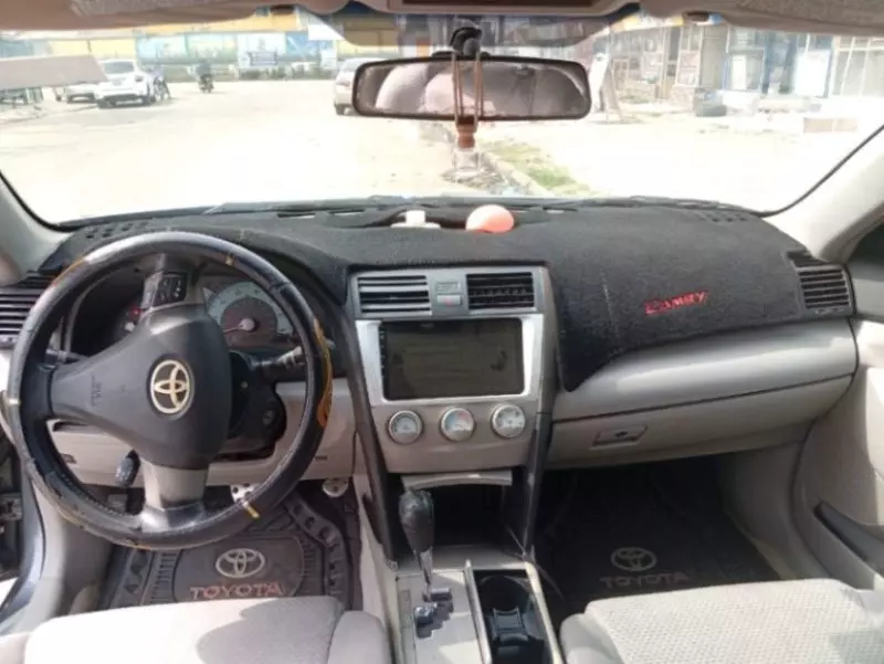 Toyota Camry   - 2010