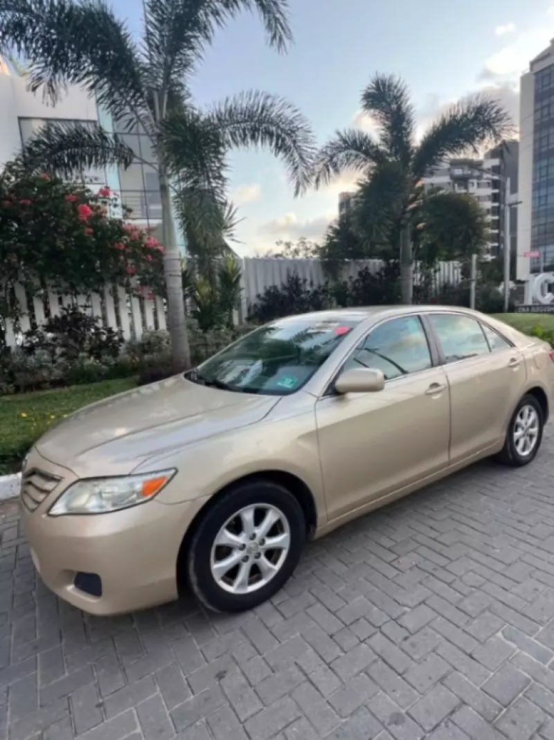 Toyota Camry   - 2011