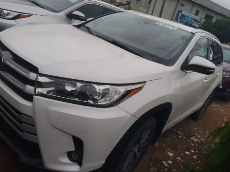 Toyota Highlander   - 2017