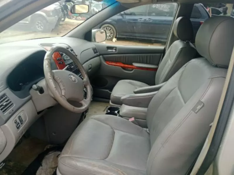TOYOTA Sienna   - 2008