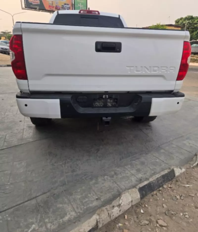 TOYOTA Tundra   - 2020