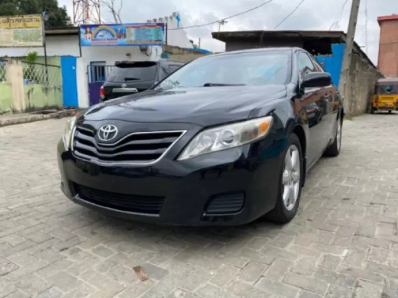 Toyota Camry   - 2011
