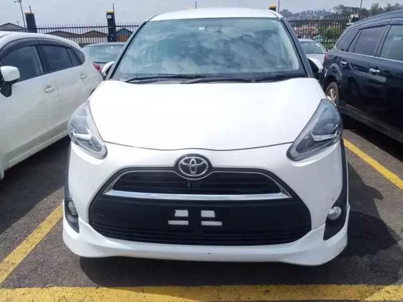 Toyota Sienta   - 2016