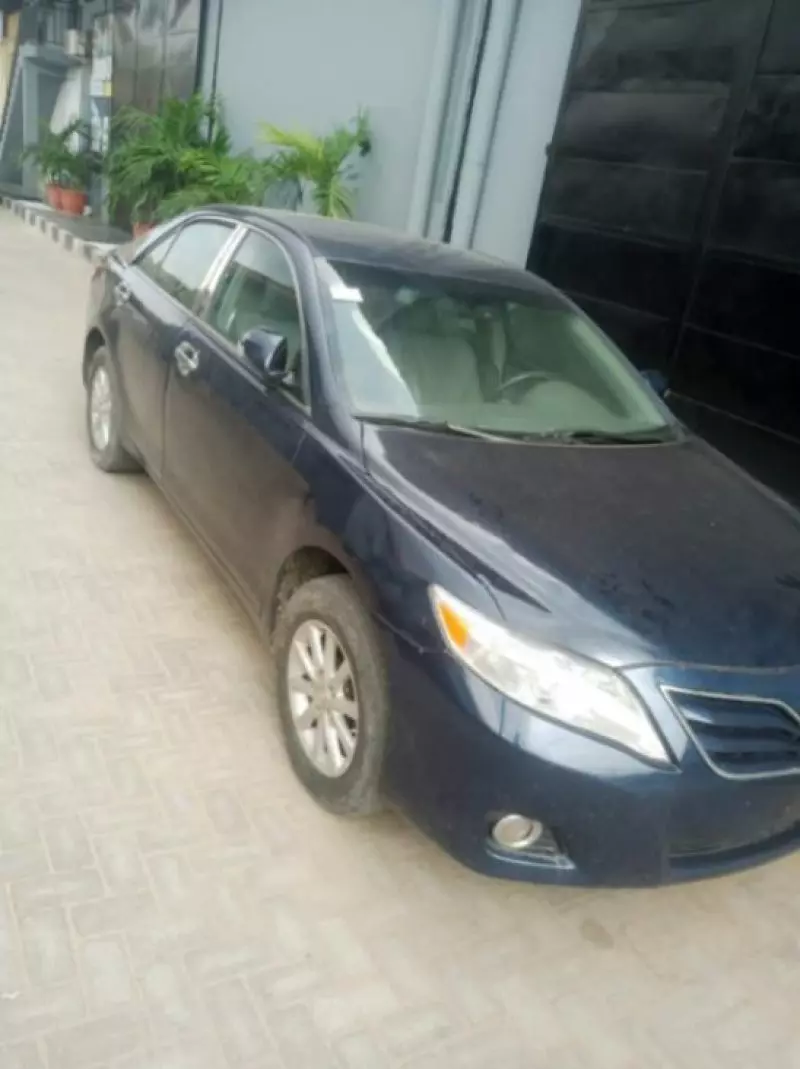 TOYOTA Camry - 2010
