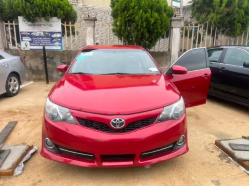 TOYOTA Camry - 2014