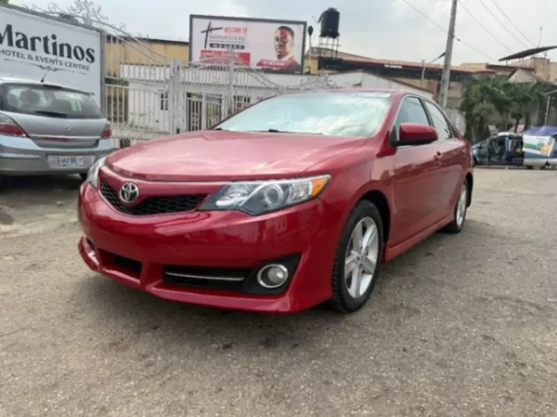 Toyota Camry   - 2014