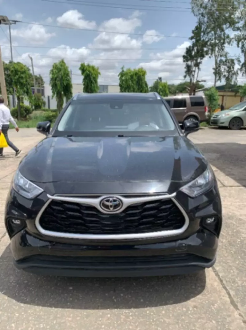 Toyota Highlander   - 2020