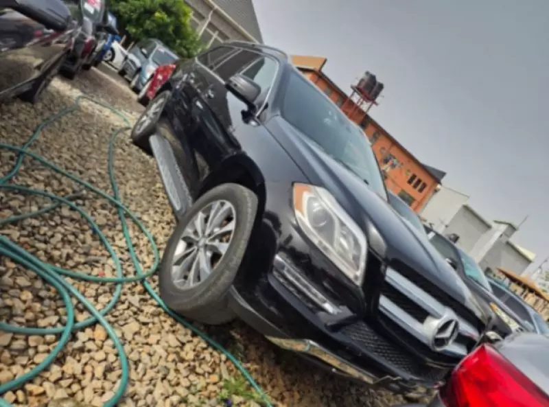 Hyundai Elantra   - 2013