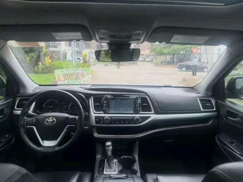 TOYOTA Highlander   - 2019