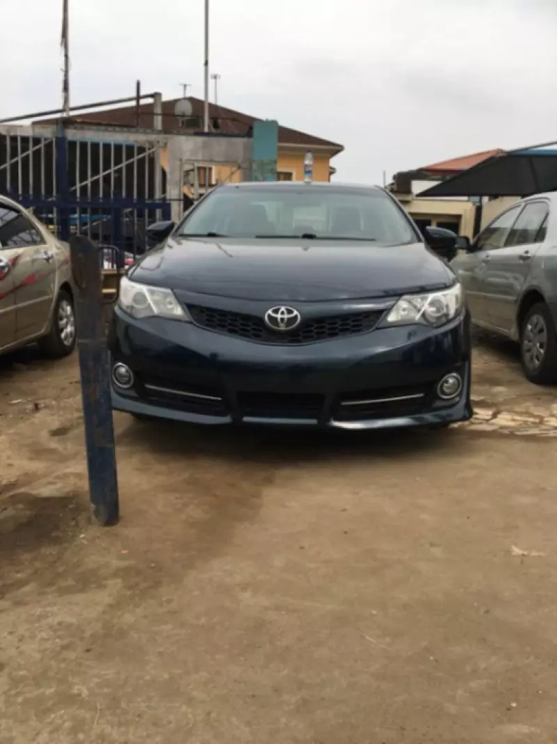 Toyota Camry   - 2014