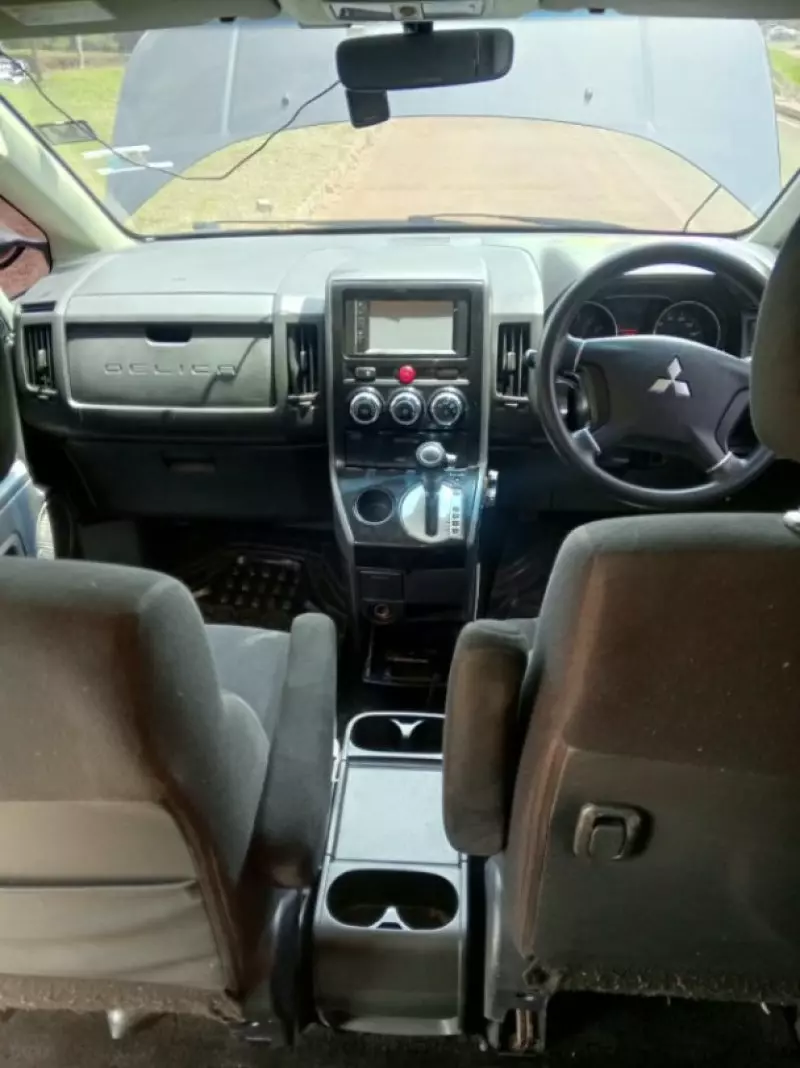 Mitsubishi Delica    - 2015
