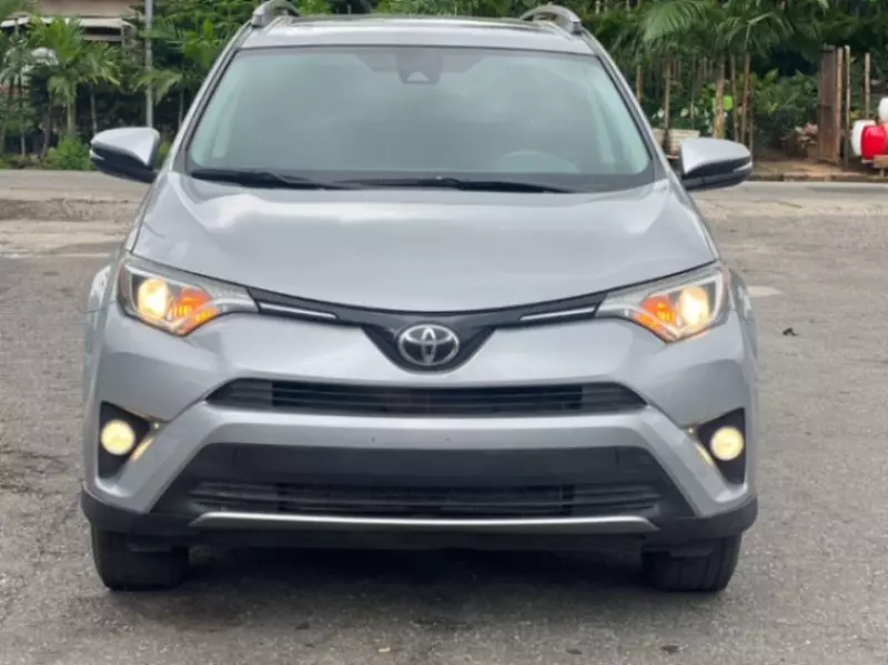 Toyota RAV4   - 2018