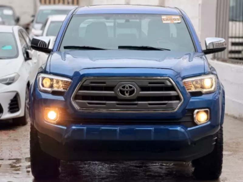 TOYOTA Tacoma   - 2019