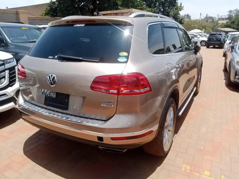 Volkswagen Touareg   - 2012