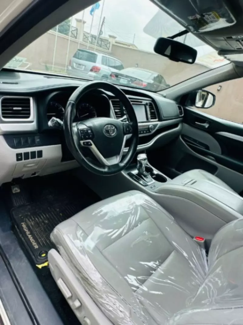 Toyota Highlander   - 2016