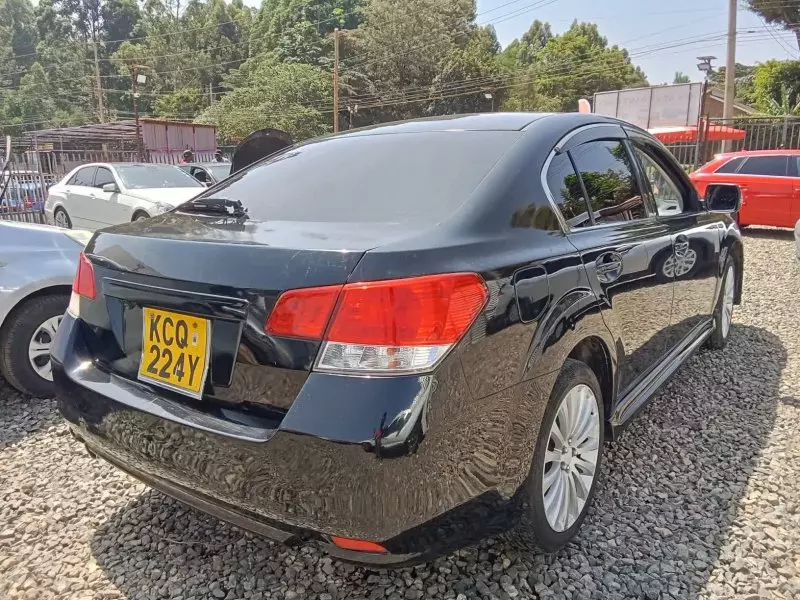 Subaru Legacy   - 2011