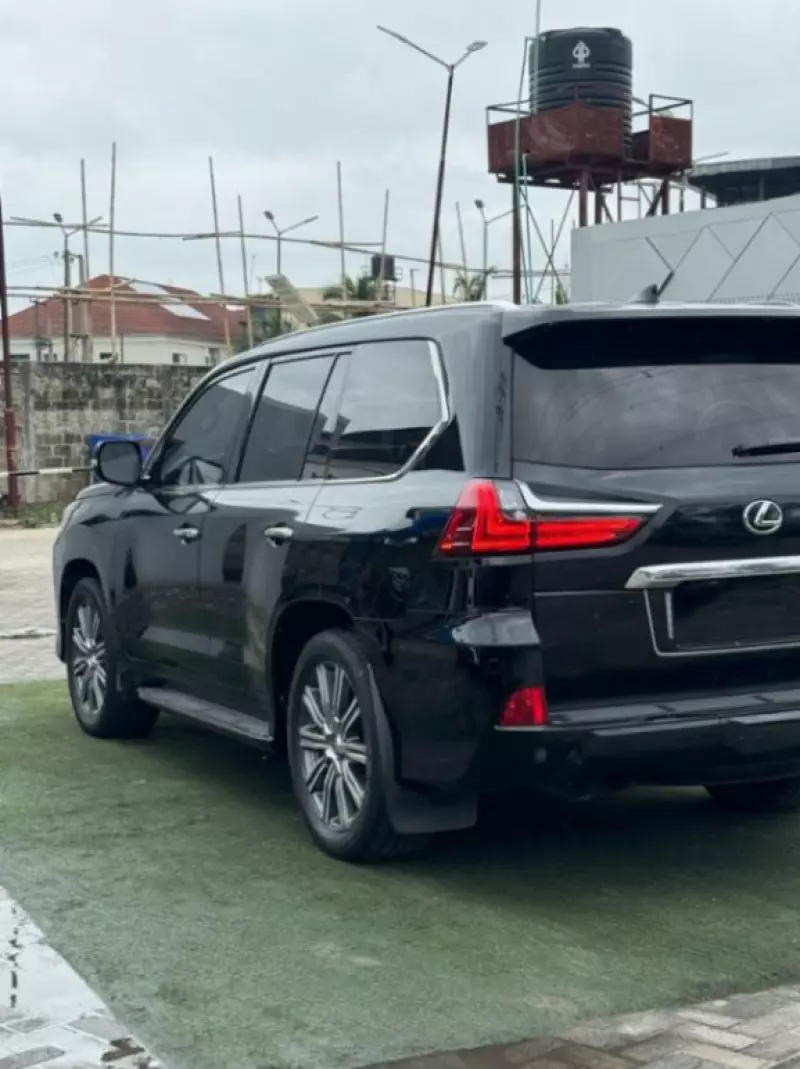 Lexus LX 570   - 2017