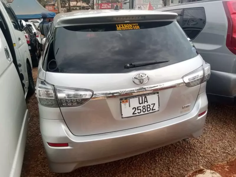 Toyota Wish   - 2012