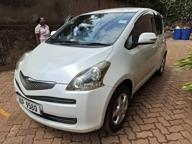 TOYOTA Ractis - 2010