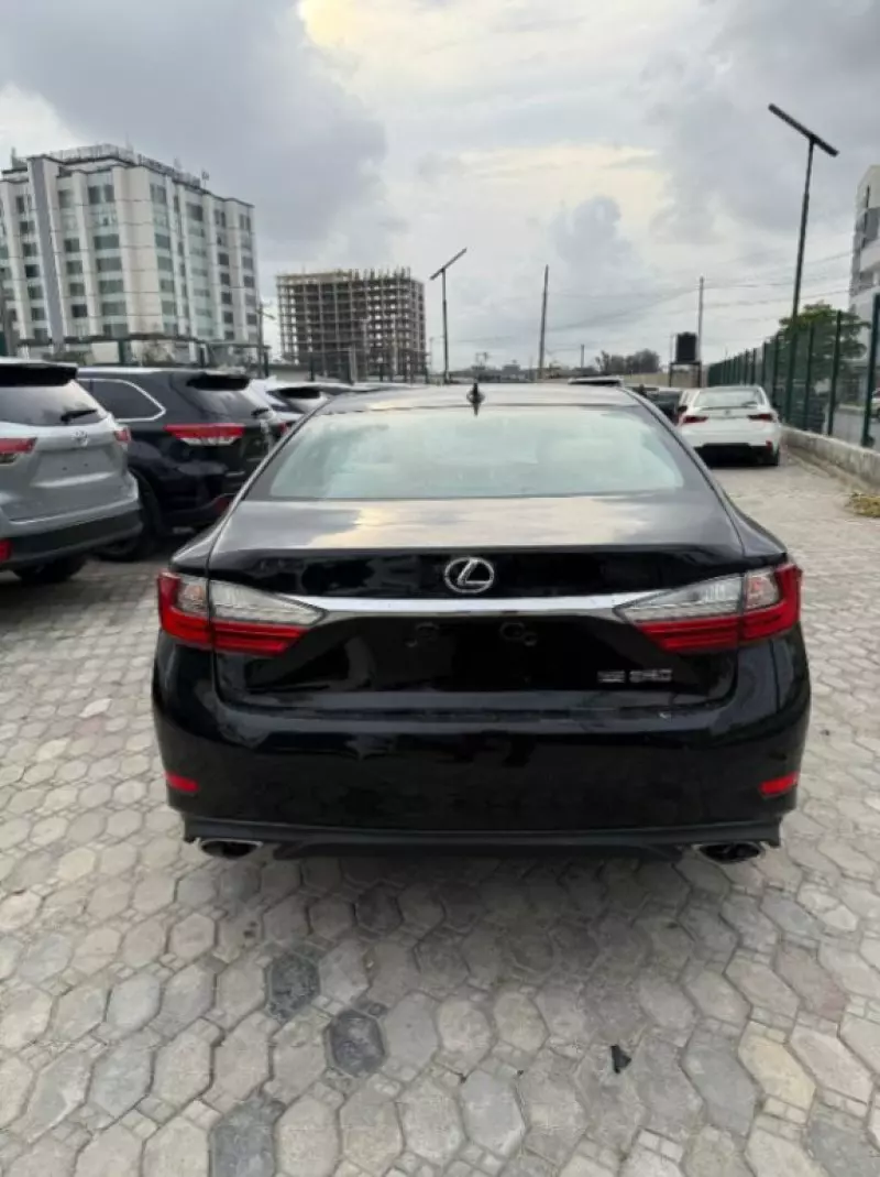 Lexus ES   - 2016