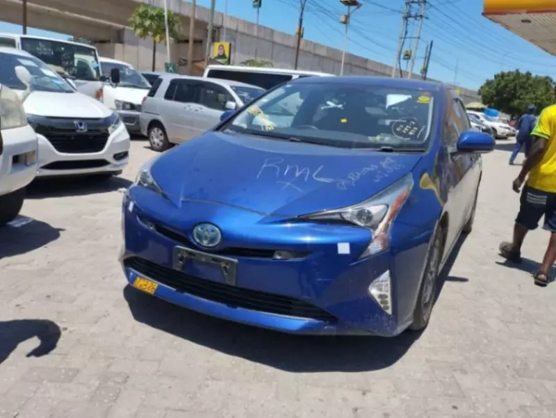 Toyota Prius   - 2016