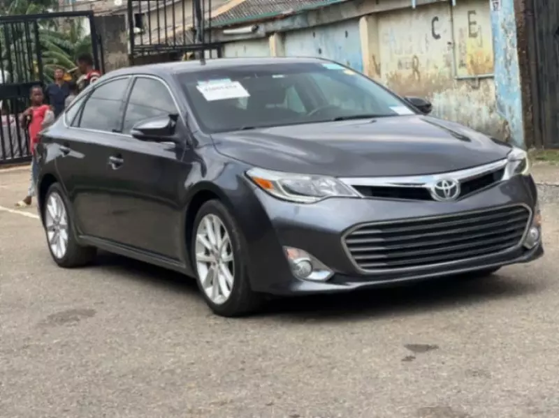 Toyota Avalon   - 2013