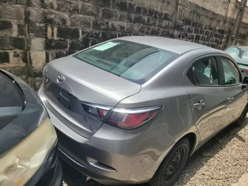 TOYOTA Yaris - 2016