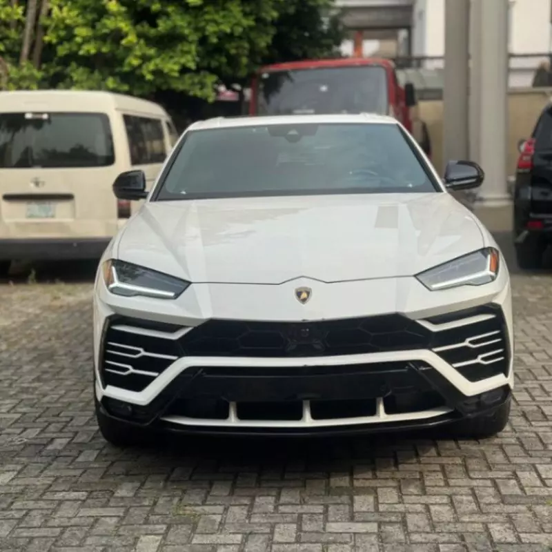 Lamborghini URUS   - 2019