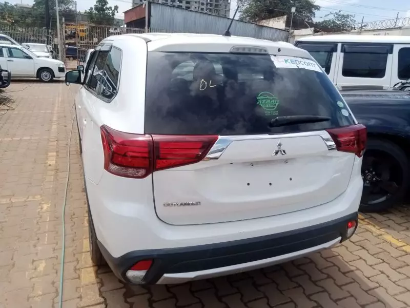 Mitsubishi OUTLANDER   - 2016