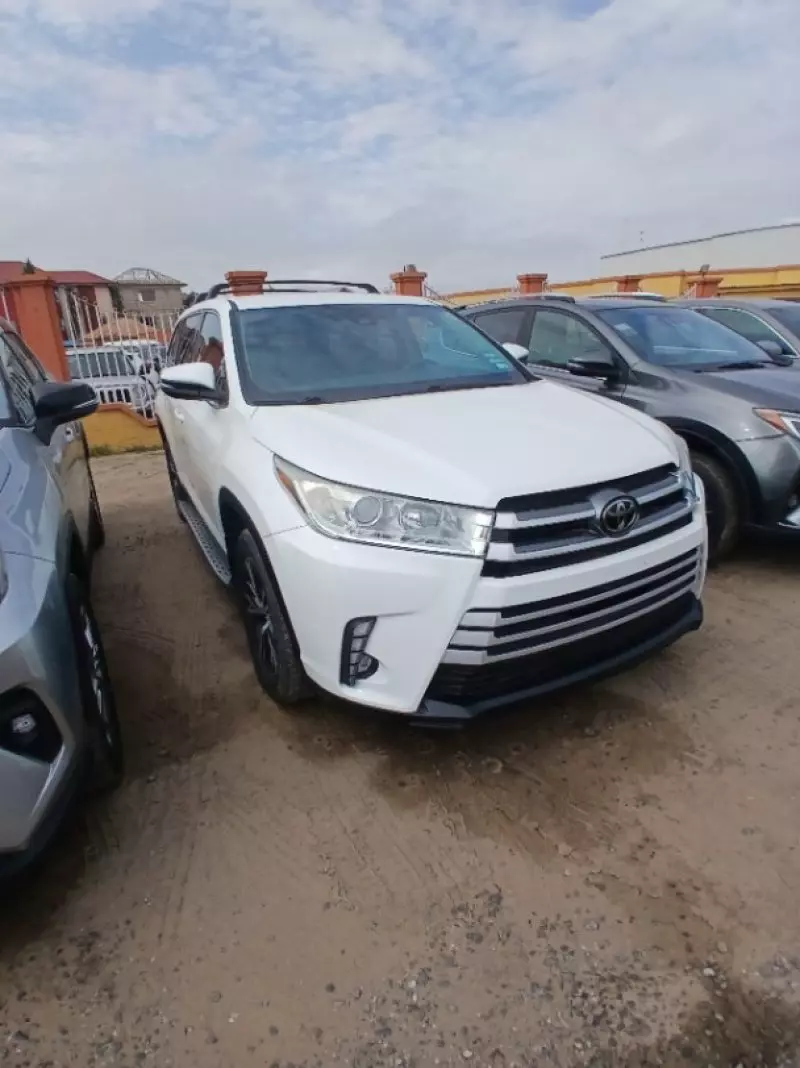 TOYOTA Highlander   - 2019