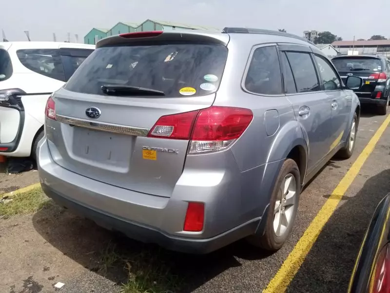 Subaru Outback   - 2012