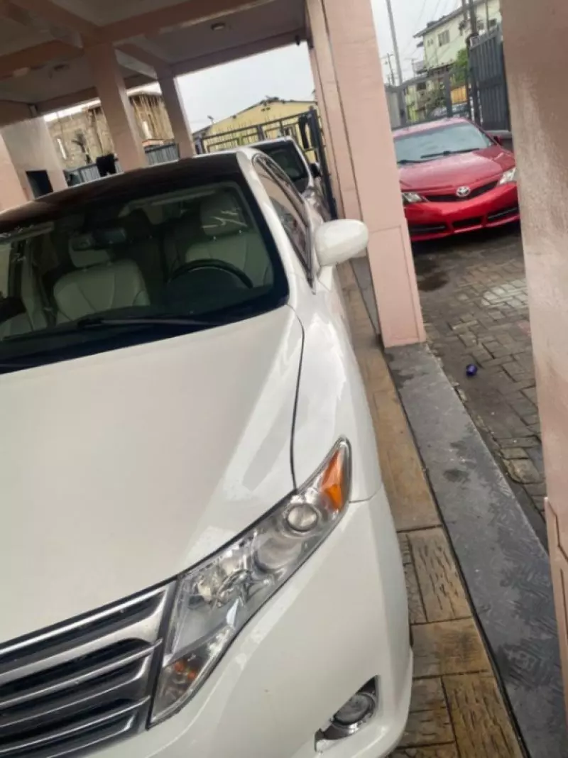 Toyota Venza   - 2012