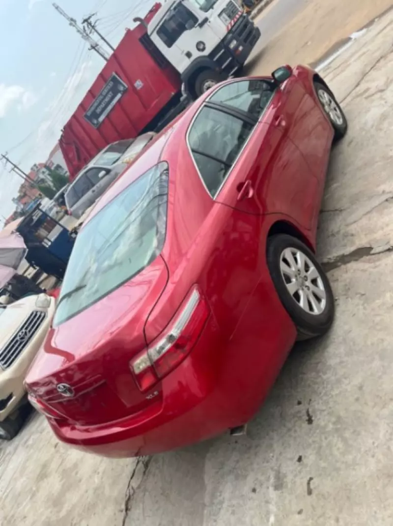 Toyota Camry   - 2009