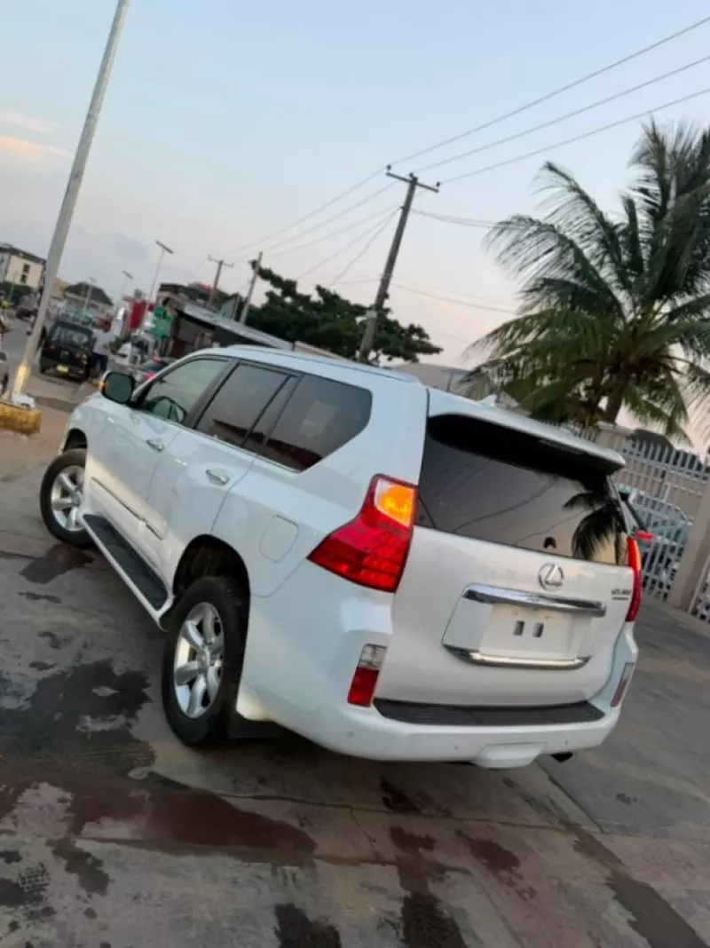 Lexus GX 460   - 2012