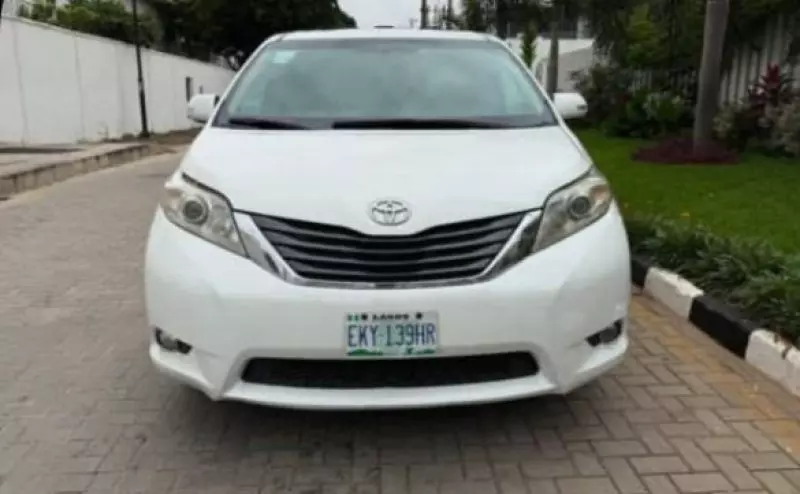TOYOTA Sienna - 2013