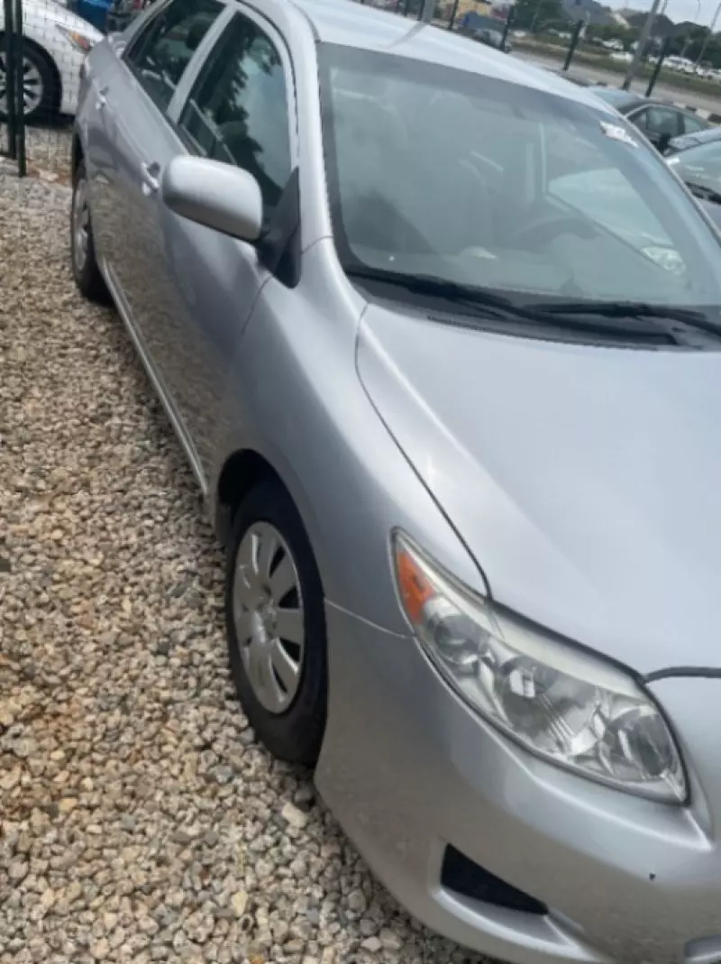 TOYOTA Corolla - 2010