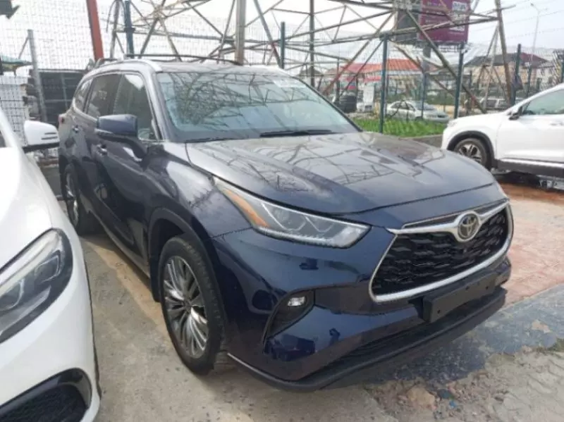 Toyota Highlander   - 2021