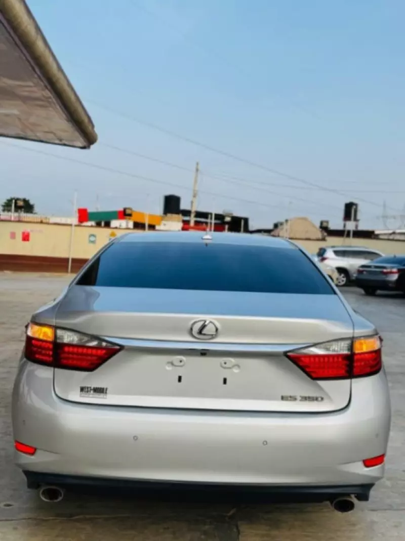 Lexus ES   - 2014