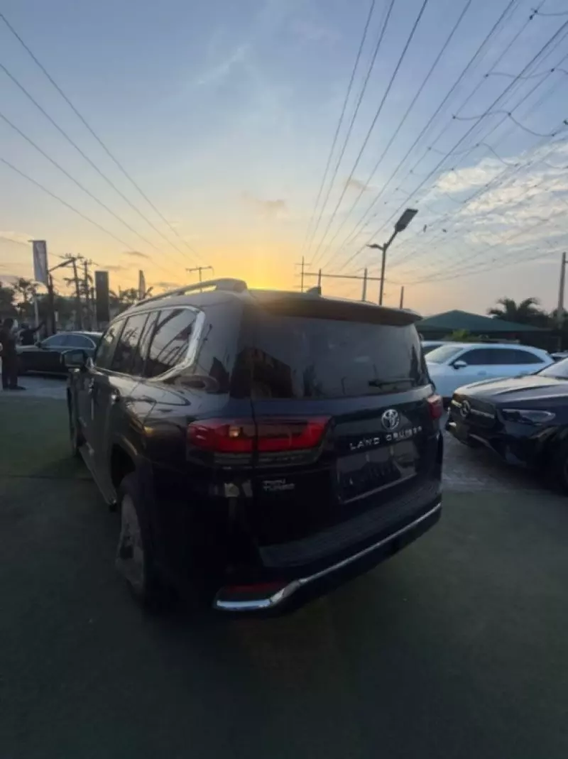 TOYOTA  Land Cruiser VXR V8   - 2026